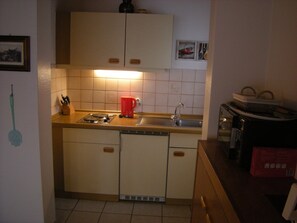 Fridge, microwave, stovetop, dishwasher