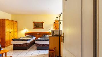 1 bedroom, iron/ironing board, free WiFi