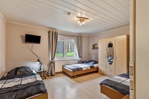 2 chambres, fer et planche à repasser, Wi-Fi gratuit, draps fournis