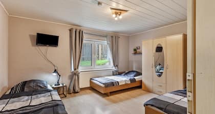 Ferienwohnung 'Hildegard' mit Gemeinschaftsgarten und Wi-Fi