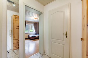 Interior - Holiday Apartment 'Hildegard' with Shared Garden and Wi-Fi (Usingen)