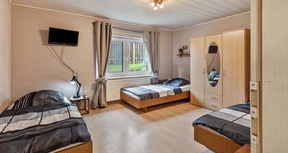 Ferienwohnung 'Hildegard' mit Gemeinschaftsgarten und Wi-Fi