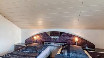 2 bedrooms, iron/ironing board, free WiFi, bed sheets