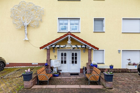 Außenbereich. Ferienwohnung 'Gerlinde' mit Gemeinschaftsgarten und Wi-Fi