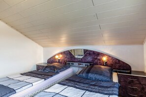 2 slaapkamers, een strijkplank/strijkijzer, gratis wifi, beddengoed