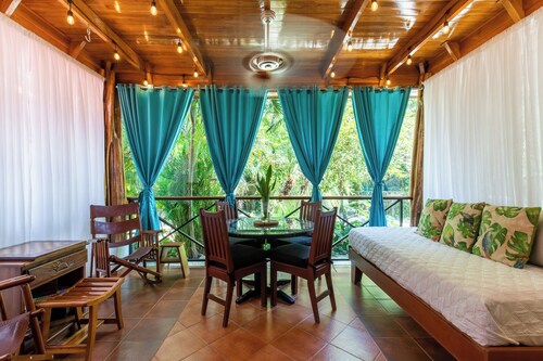 Namaste Beach Bungalow 1 BDR+Loft - 4 Min Walk to Beach