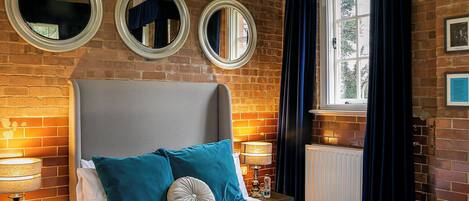 House | Iron/ironing board, free WiFi