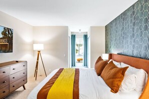2 bedrooms, iron/ironing board, WiFi, bed sheets - Bright & colorful condo w/ mountain views 2bd/2ba (Palm Springs)