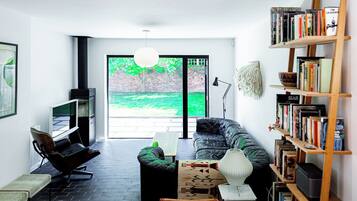 Nhà, quang cảnh vườn | Khu phòng khách