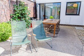 Hus, hageutsikt | Terrasse/patio