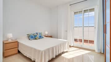2 bedrooms, WiFi (free), bed sheets