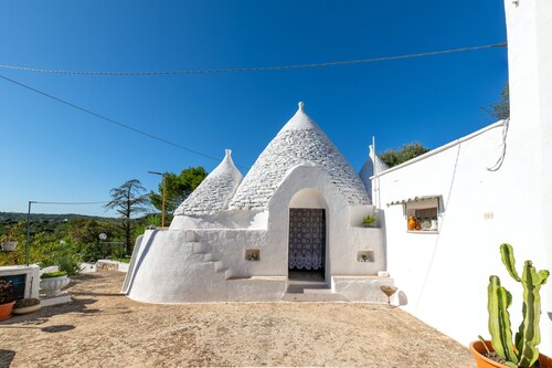 Trullo 'Nunuccio' with Private Terrace, Wi-Fi and Air Conditioning