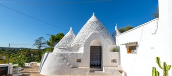 Trullo 'Nunuccio' with Private Terrace, Wi-Fi and Air Conditioning