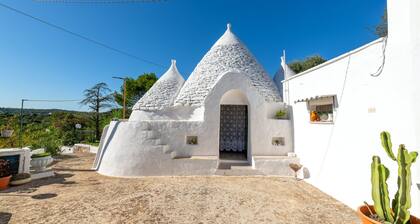Trullo 'Nunuccio' with Private Terrace, Wi-Fi and Air Conditioning