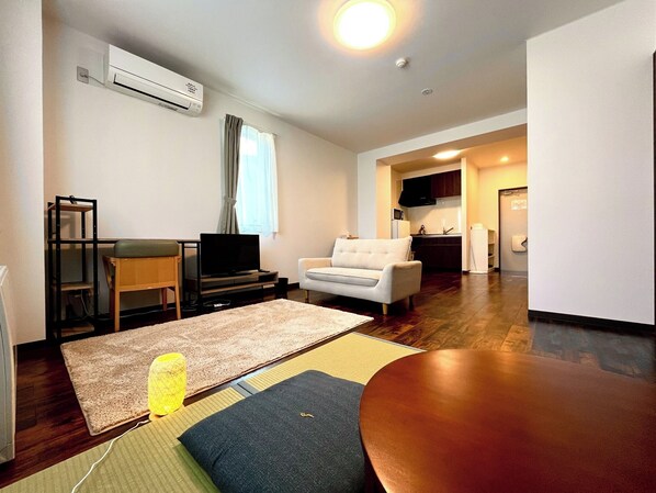 Televisión y impresora 