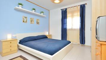 4 slaapkamers, een strijkplank/strijkijzer, gratis wifi, beddengoed