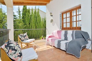 Property grounds - Holiday Home 'Chalet Independiente Costa Daurada' with Private Garden, Balcony and Air Conditioning (Roda de Berà)