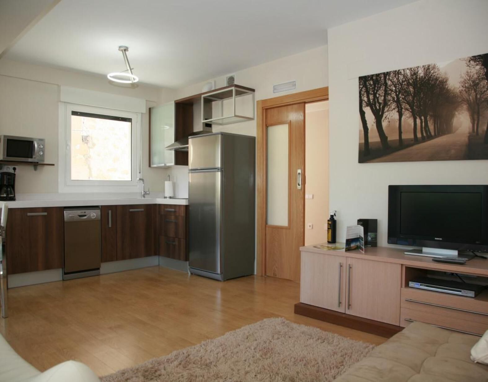 テレビ、卓球台