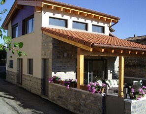 Exterior - Country House 'Orlegy' with Mountain Views, Private Terrace and Private Garden (Villanañe)