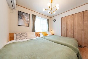 4 bedrooms, desk, iron/ironing board, free WiFi