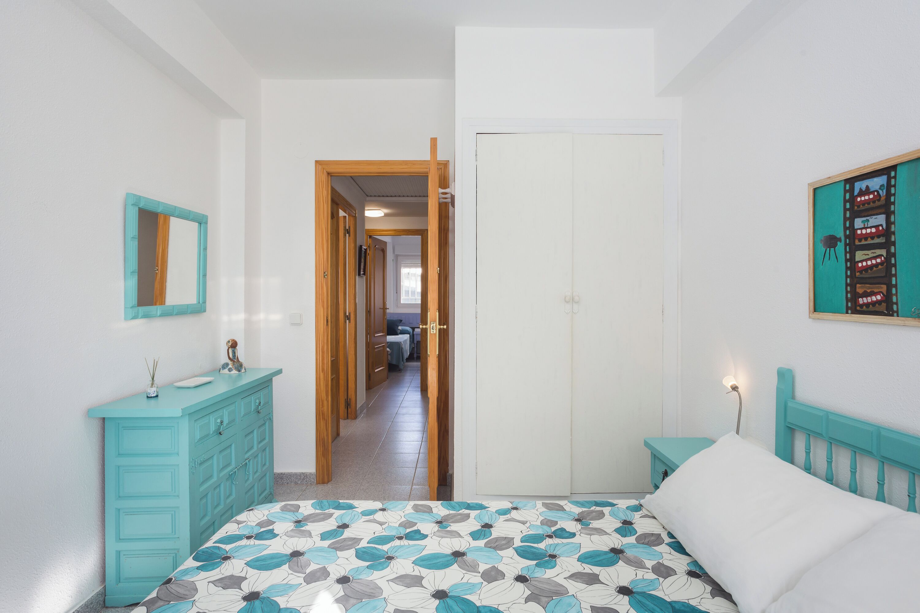 3 slaapkamers, een strijkplank/strijkijzer, gratis wifi, beddengoed