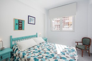 3 slaapkamers, een strijkplank/strijkijzer, gratis wifi, beddengoed