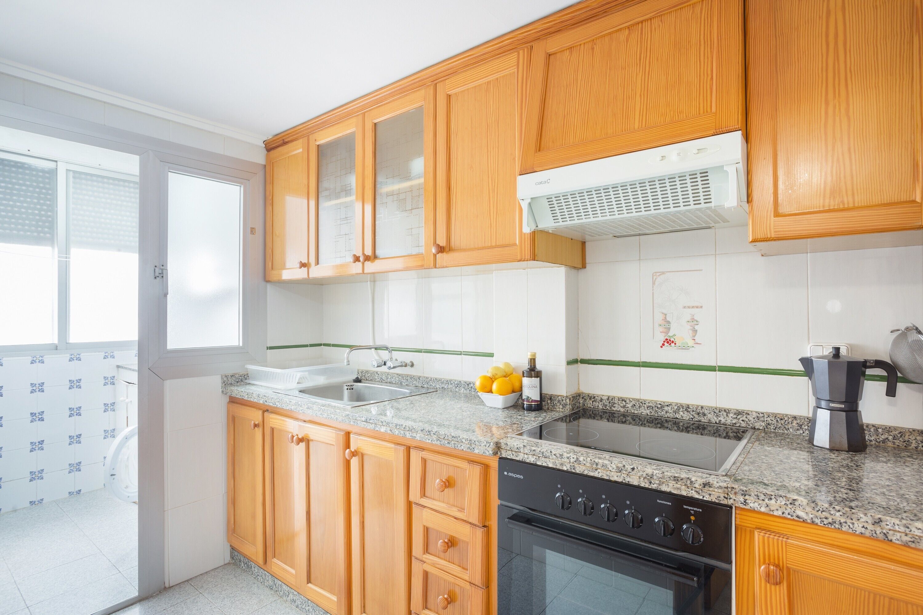 冰箱、微波炉、烤箱、炉灶