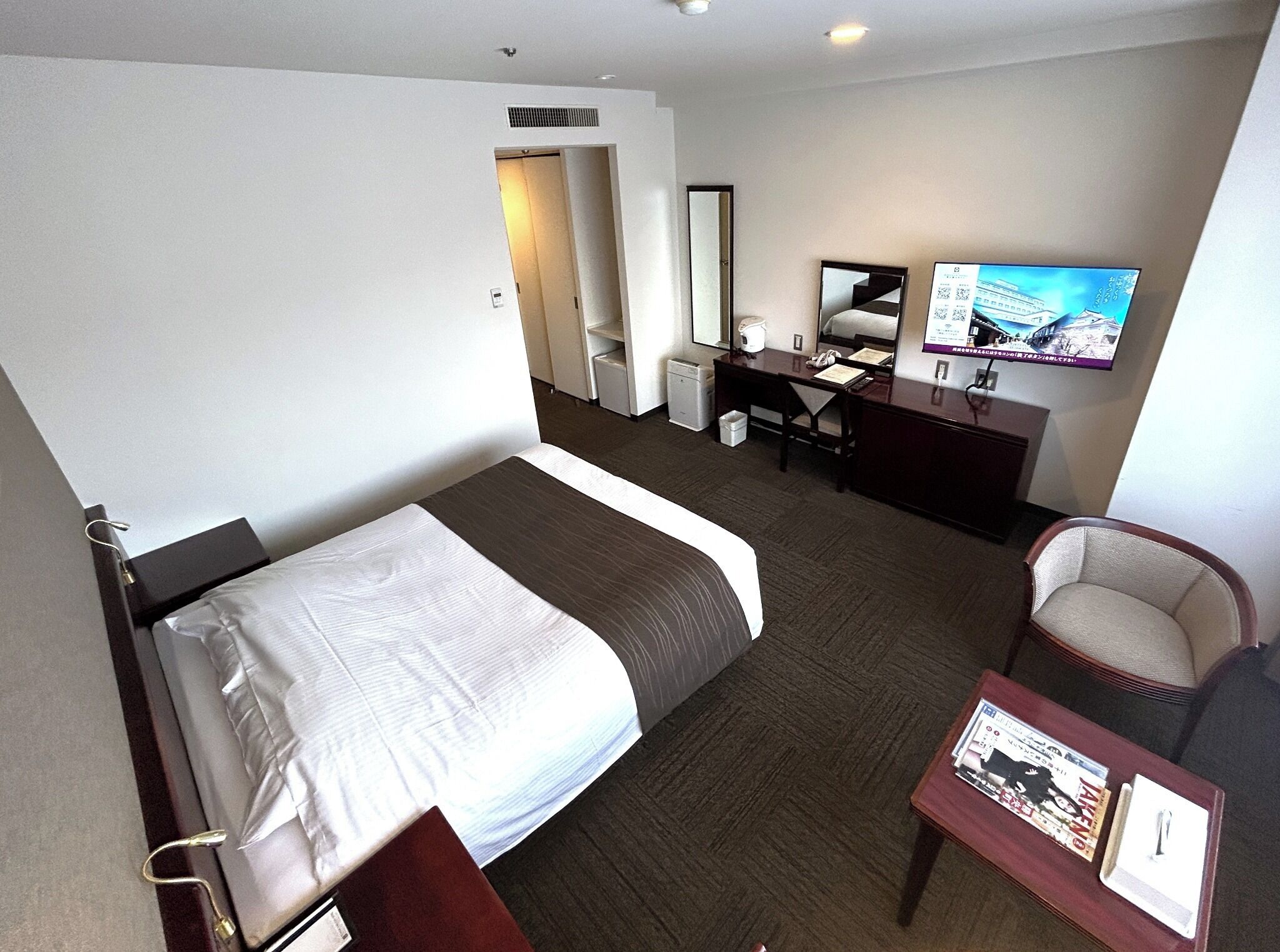 Desk, iron/ironing board, free WiFi, bed sheets