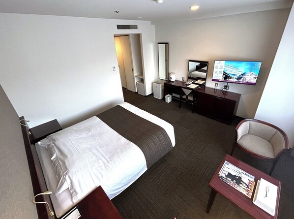 Desk, iron/ironing board, free WiFi, bed sheets