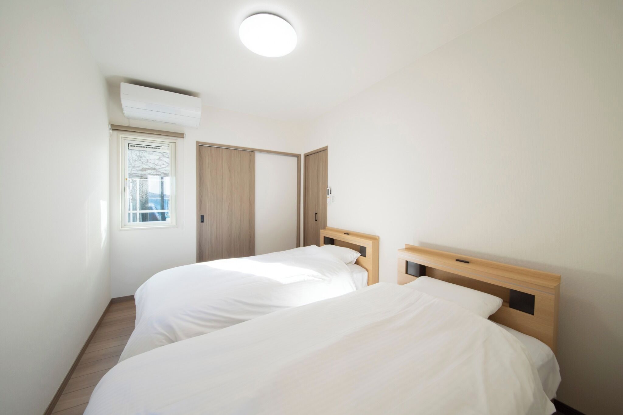 3 quartos, escrivaninha, Wi-Fi de cortesia, roupa de cama