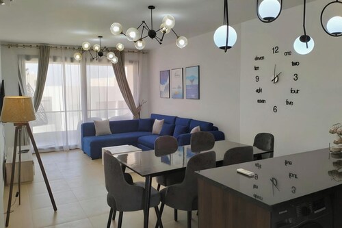 2 Bed Chalet Sleeps 4 Free Parking & Balcony