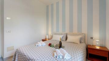 2 室のベッドルーム、アイロン / アイロン台、WiFi (無料)、ベッドシーツ