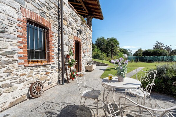 屋外ダイニングエリア