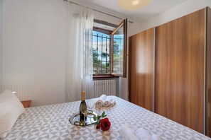 2 bedrooms, iron/ironing board, free WiFi, bed sheets