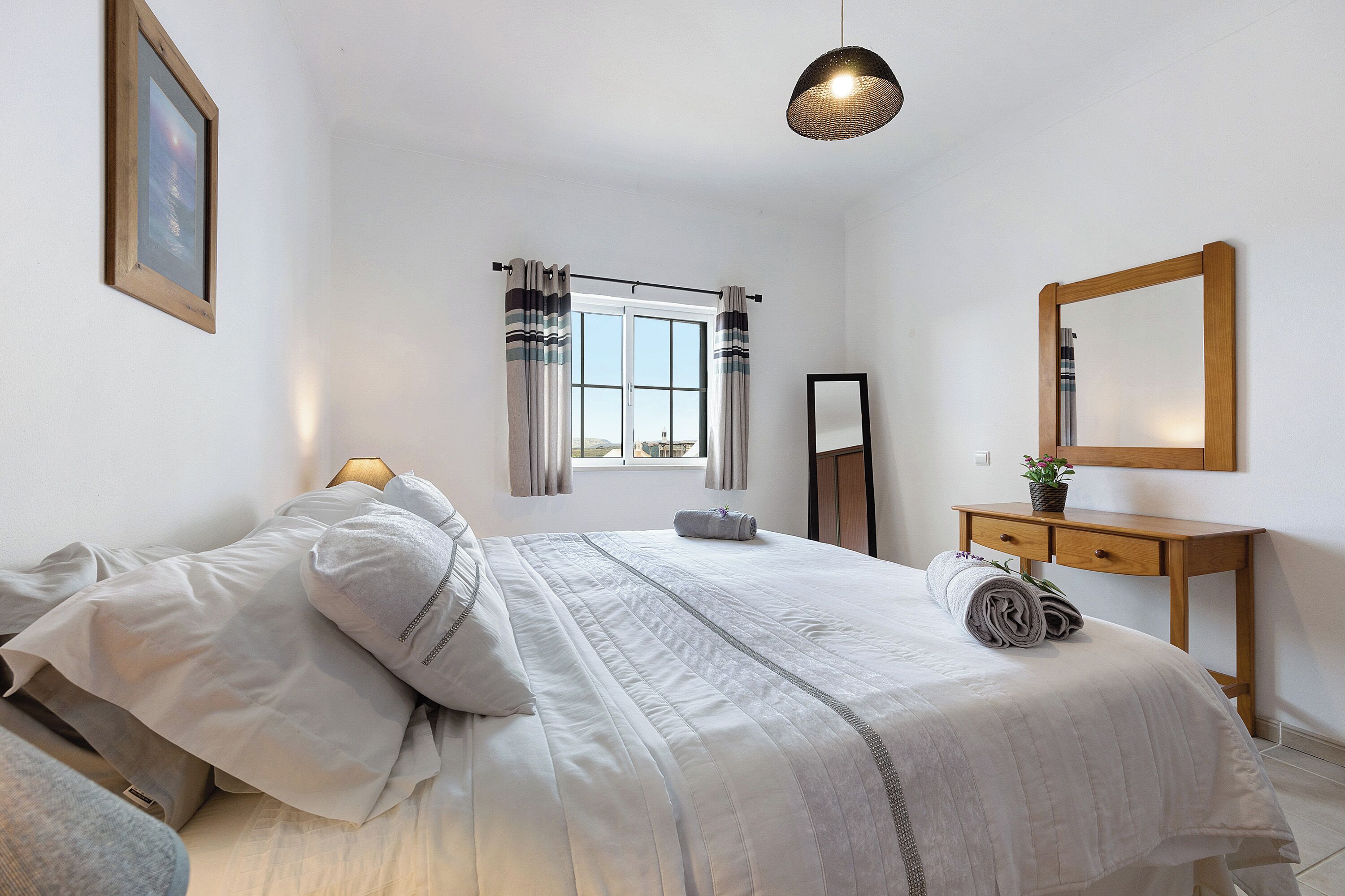 2 soverom, strykejern/-brett, wi-fi (inkludert) og sengetøy