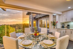 Dining - 𝑳𝒖𝒙𝒆 » Weddings » Retreats » Pool » Pickleball » Gym » 24-7 Security » Gated (Nosara)