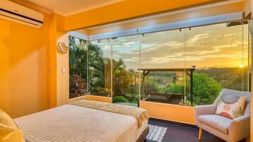 7 bedrooms, desk, iron/ironing board, travel crib