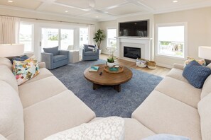 Smart TV - Into the Mystic- Semi Oceanfront, Pool Pickle Ball (Virginia Beach)