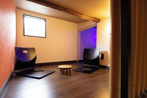 Maison, balcon | 2 chambres, couette en duvet, bureau