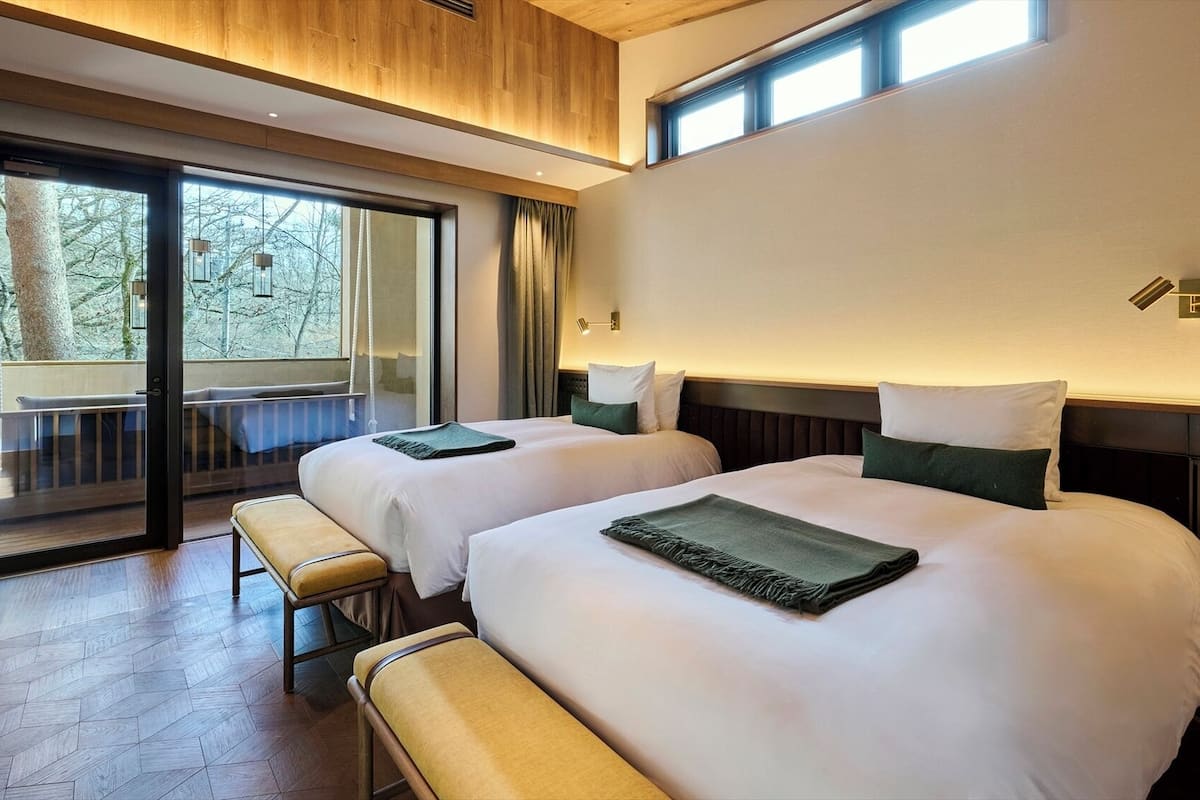 2 bedrooms, down comforters, pillowtop beds, minibar