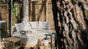 Luxury-Villa, Flussblick | 2 Schlafzimmer, Daunenbettdecken, Pillowtop-Betten, Minibar
