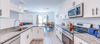 Contemporary 3BR Condo: Quick Drive to Downtown