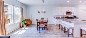 Contemporary 3BR Condo: Quick Drive to Downtown
