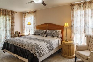 4 bedrooms, desk, iron/ironing board, free WiFi - 4-bedroom vacation home in a Resort and minutes from Walt Disney World® (Davenport)
