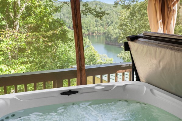 Outdoor spa tub - Cabin with hot tub & stunning lake and mountain views throughout (Ellijay)