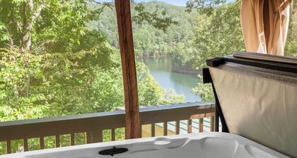 Cabin with hot tub & stunning lake and mountain views throughout