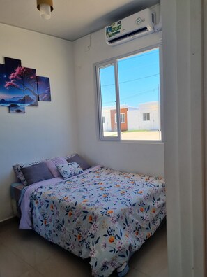 2 bedrooms, iron/ironing board, WiFi, bed sheets