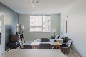 Interior - Clean Newcastle 2BR w/ Gym, Pool, Pet Area & W/D, by Blueground (Newcastle)