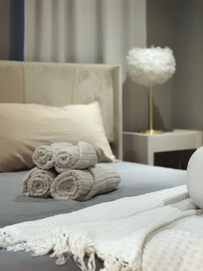 2 bedrooms, in-room safe, iron/ironing board, free WiFi