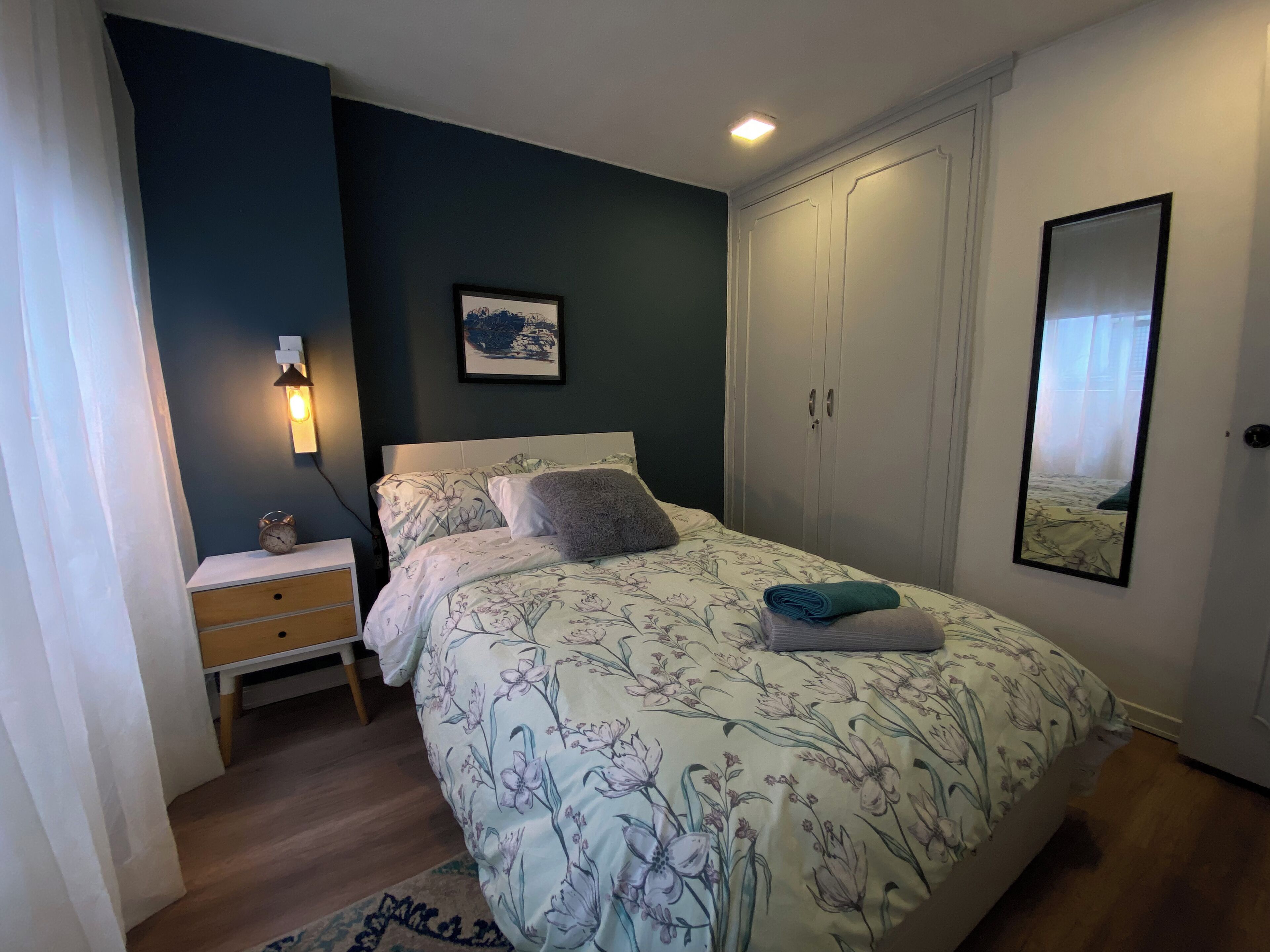 3 chambres, fer et planche à repasser, Wi-Fi, draps fournis